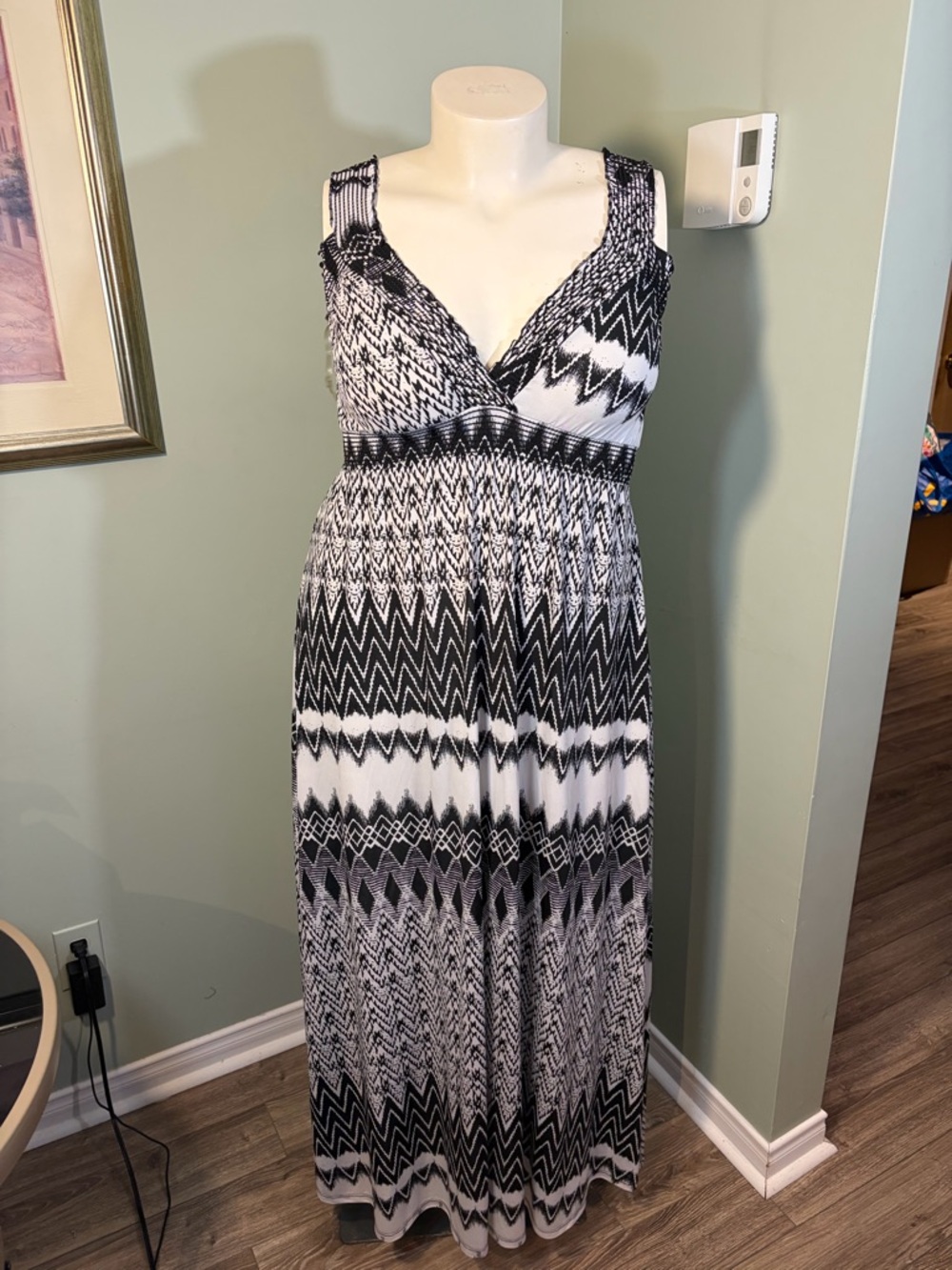 178. Pentagone Black & White Patterned V-Neck Maxi Dress